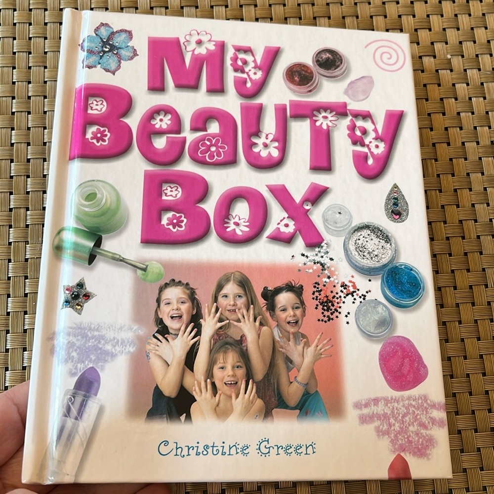 🌻 My Beauty Box Girls book
